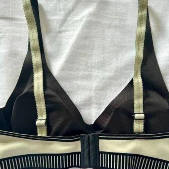 Alo Yoga Ivy Airlift Line Up Bra Size Medium, Green, NWOT - Picture 5 of 7